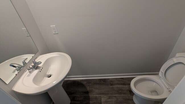 Building Photo - 107 Bottlebrush Dr