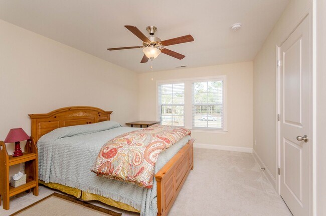 Building Photo - 255 Mimosa Dr