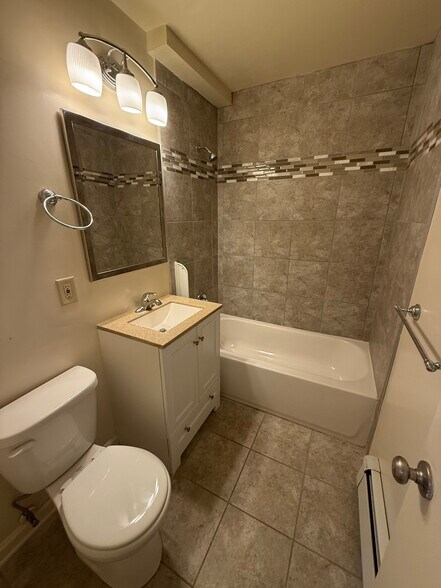 Building Photo - 394 S Pope St