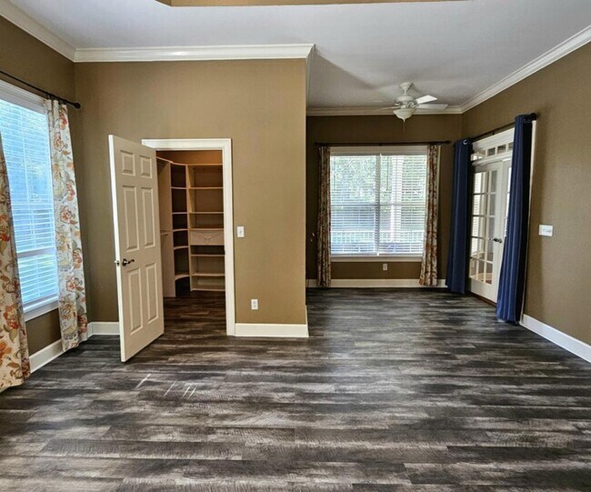 Building Photo - 366 Bellingham Dr