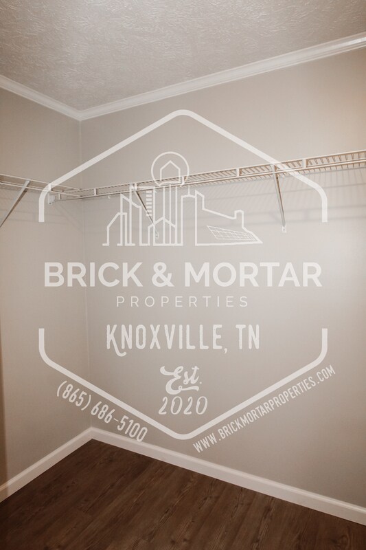 Building Photo - 1733 Lively Rd