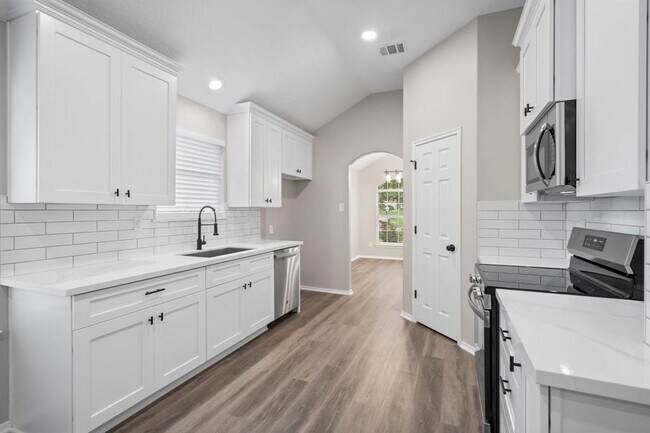 Building Photo - 18464 Sunrise Oaks Ct