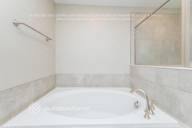Building Photo - 2894 Coach Manors Way