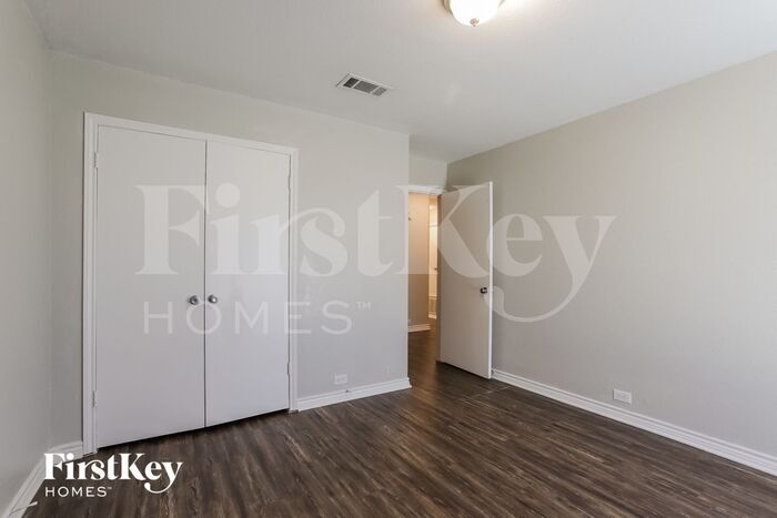 Building Photo - 8747 Summit Pines Dr