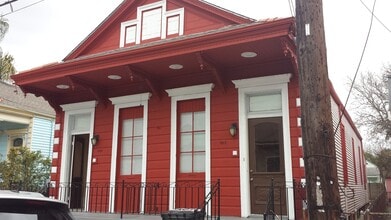 Building Photo - Louisa