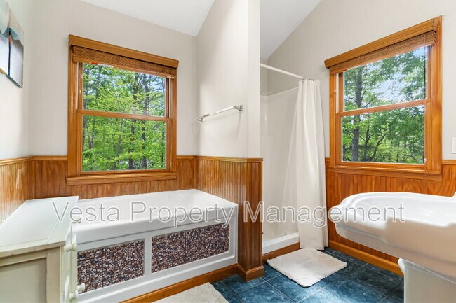 Building Photo - 71 Fairview Hills Dr