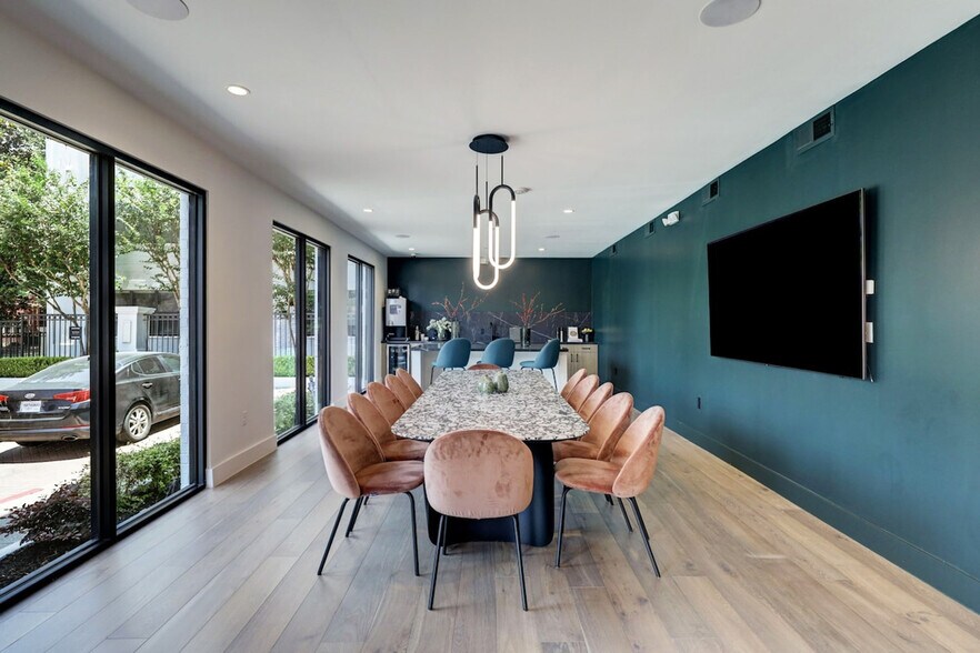 Building Photo - 2137 Pelham Dr