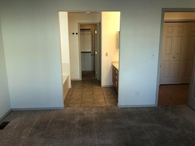 Building Photo - Nice Four Bedroom, Three bath home with Main Level Primary Bedroom, Newly Renovated