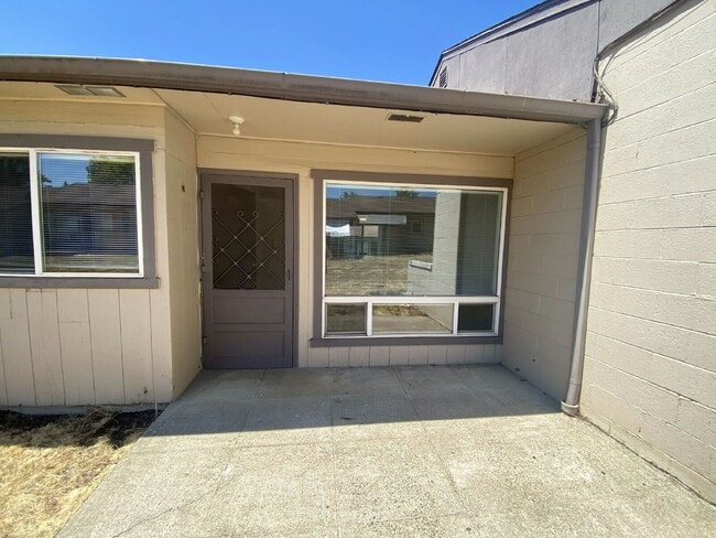 Building Photo - 769 NE Alameda Ave