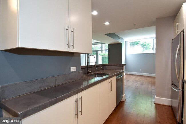 Building Photo - 2100 11th St NW