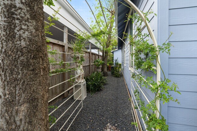 Building Photo - 1116 Nadine St