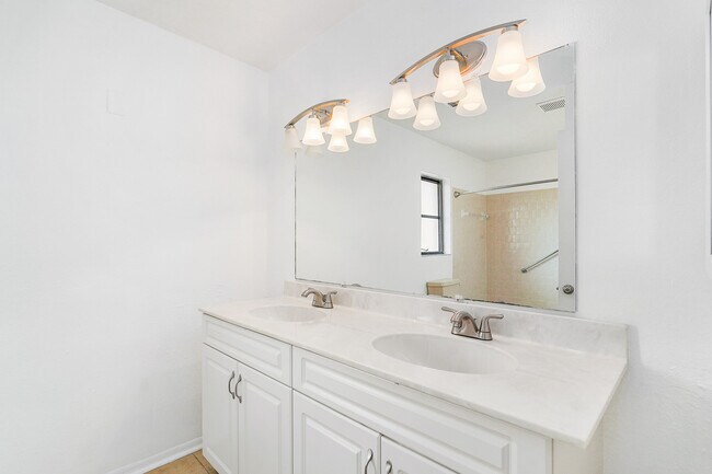 Building Photo - 1221 Sleepy Hollow Rd