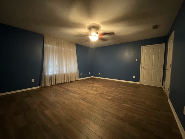 Building Photo - 24289 TX-19