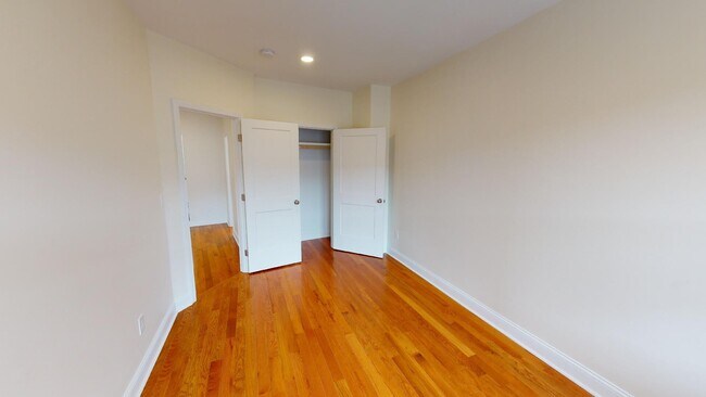 Building Photo - 123 Sutherland Rd