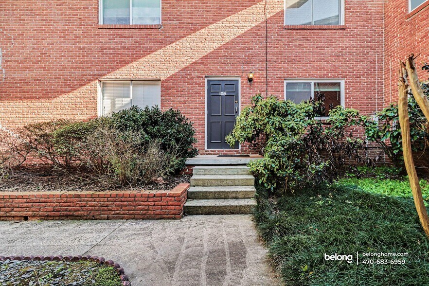 Building Photo - 1822 N Rock Springs Rd NE