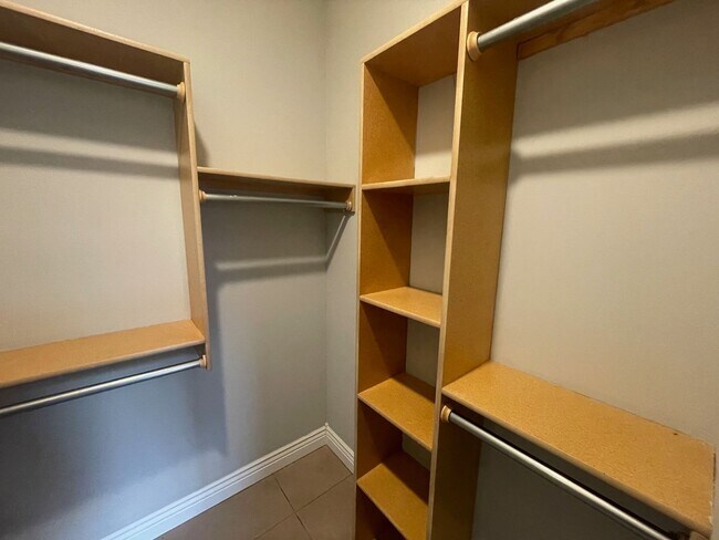 Building Photo - 1417/19/21 N Glancey St