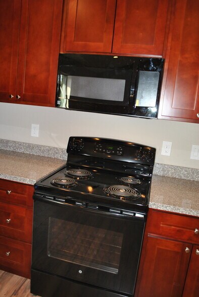 Building Photo - 21391 Locust St