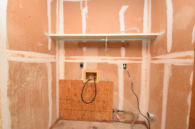 Building Photo - Dellrey-12309