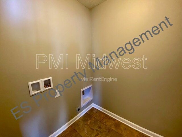 Building Photo - 10918 Spirit Dr