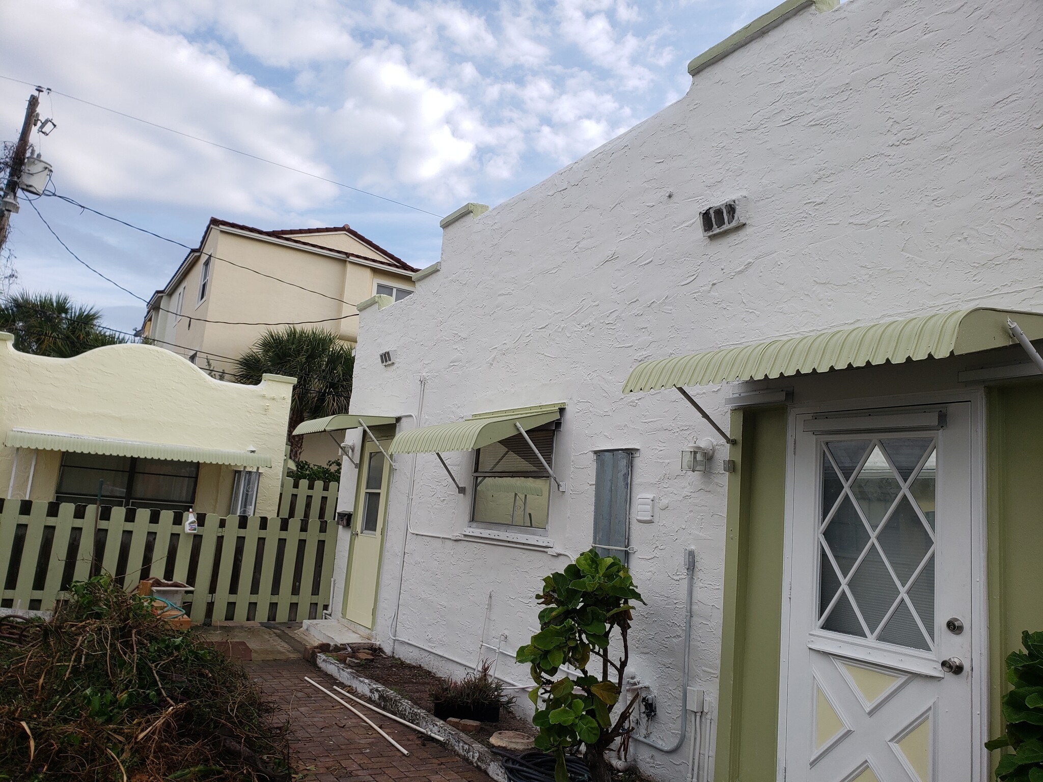 Building Photo - 325 Kenilworth Blvd