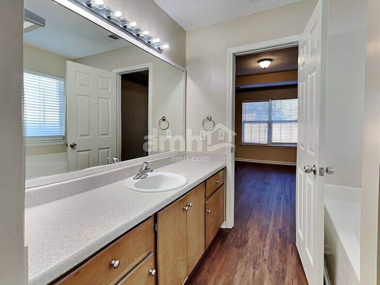 Building Photo - 101 Mills Run Dr