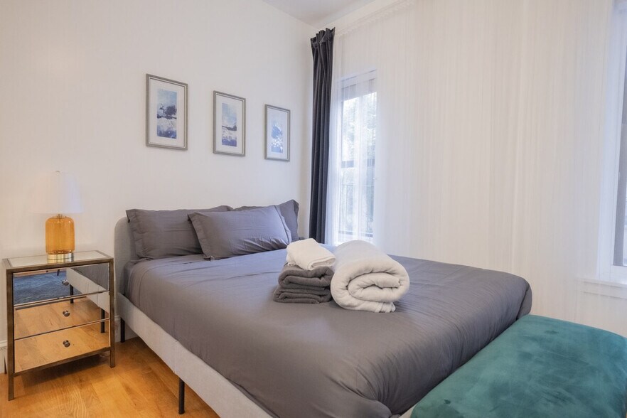 Building Photo - 230 W 113th St