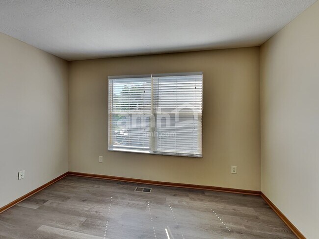 Building Photo - 180 Shaleridge Dr