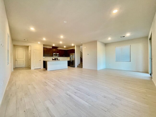Building Photo - MOUNTAIN VIEWS, Gently lived in 4 bedroom 2.5 Bathrooms with Loft, home is a Must See!
