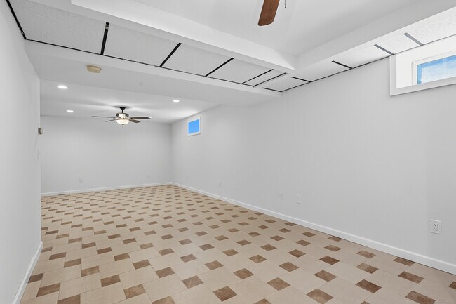 Building Photo - 142 Wolcott St