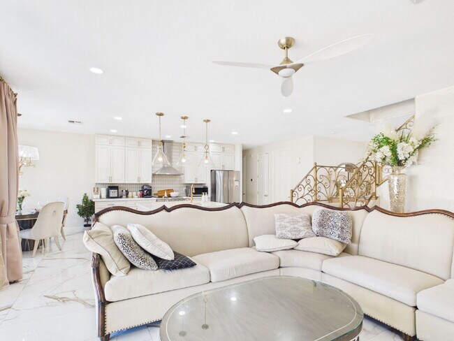 Building Photo - Luxury Awaits with Designer Details