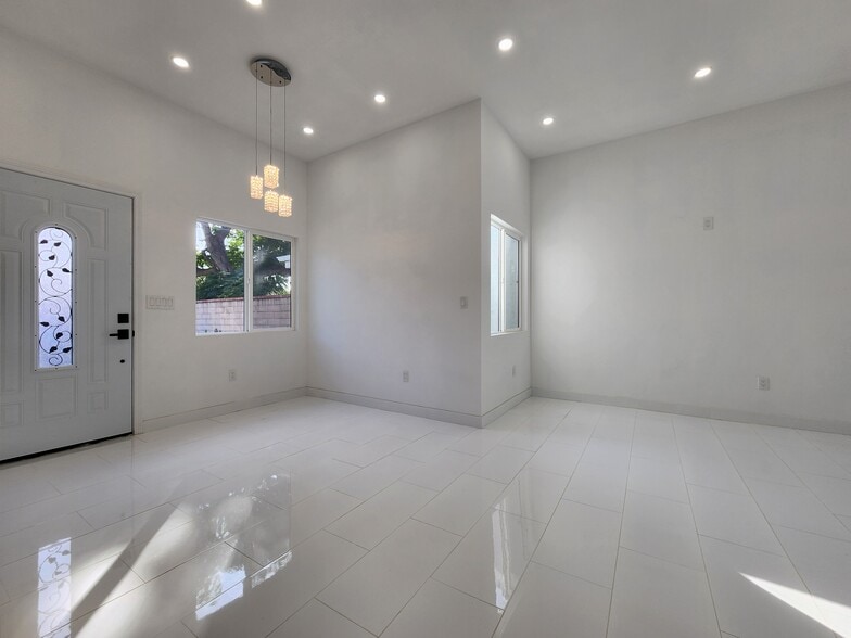 Building Photo - 10343 Penrose St