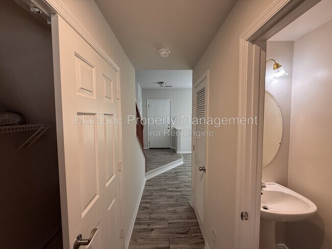 Building Photo - 2709 Church View Ln