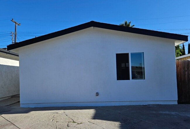 Building Photo - Leasing Only -1020 Dennis Ave