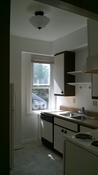 Kitchen - 3549 Edwards Rd
