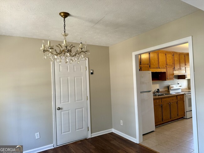 Building Photo - 2913 Horse Shoe Dr