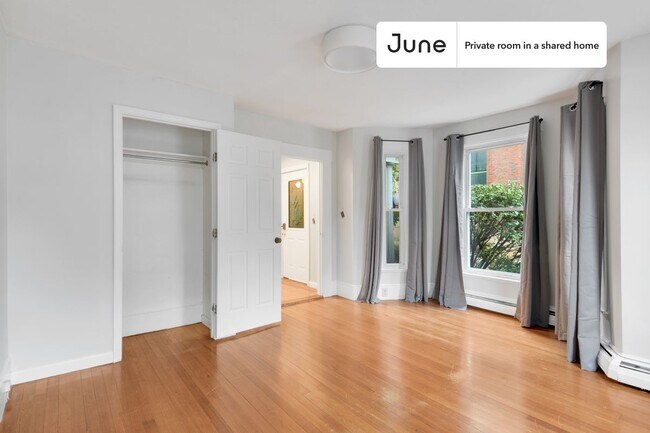 Building Photo - Room in Shared 2 bed/1.5 bath home