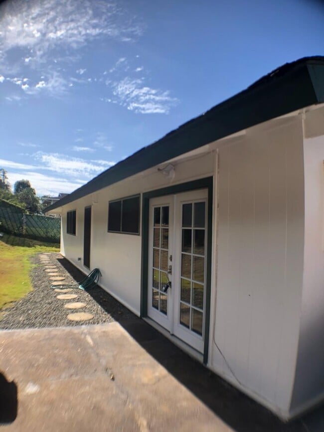 Building Photo - NEWLY RENOVATED -2 Bed, 2 Bath, 2 Parking Duplex in Aiea- UTILITIES INCLUDED!!