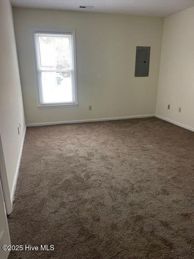 Building Photo - Duplex