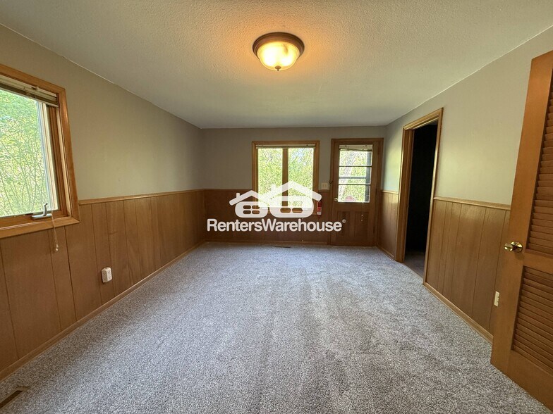 Building Photo - 405 Monroe Pl