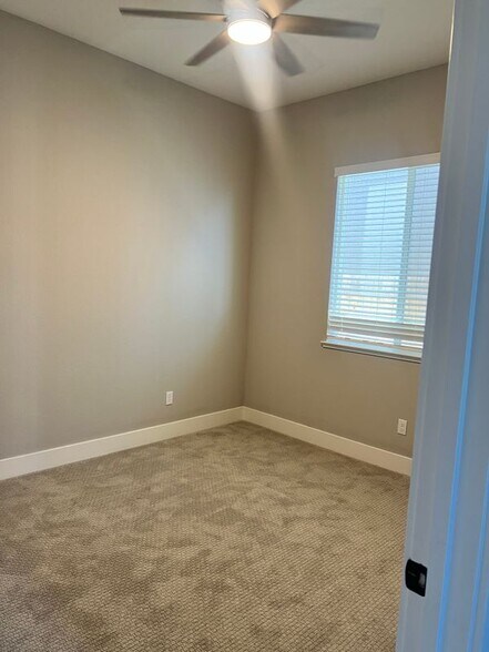 Building Photo - 2557 Orinoco Pl