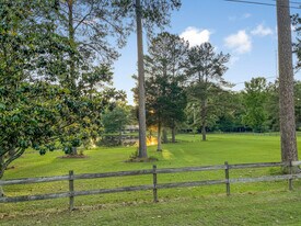 Building Photo - 1080 Pine Cone Ln