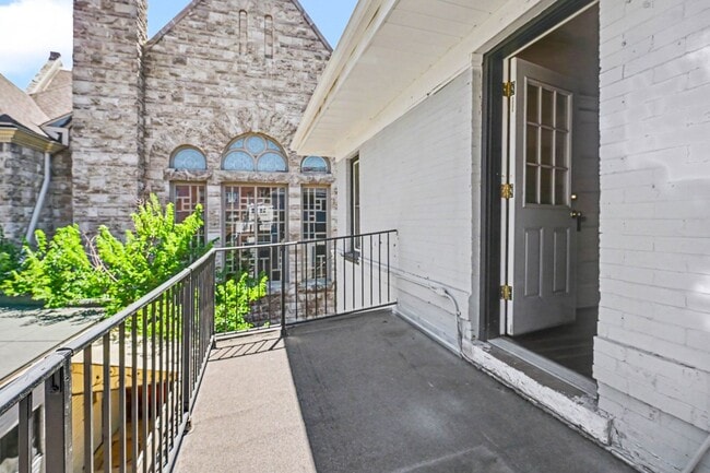 Building Photo - Historic Capitol Hill Apartment with Private Balcony