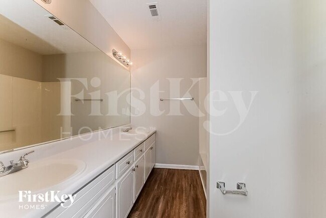 Building Photo - 185 Southmoor Cir