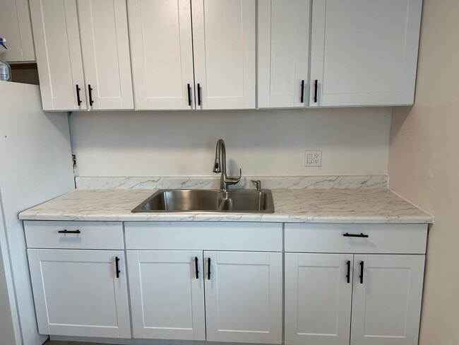 Building Photo - 3859 Tilden Ave