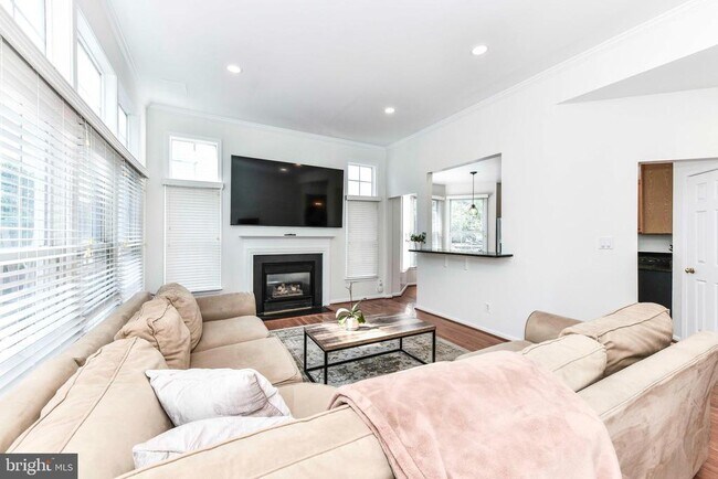 Building Photo - 46342 Summerhill Pl