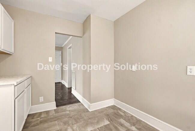 Building Photo - Beautifully updated and ready for its new tenants!