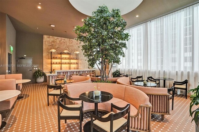 Building Photo - 11 NE 6th St