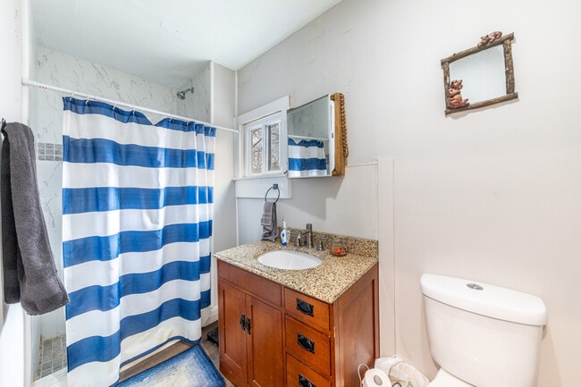 Building Photo - 431 Moro St