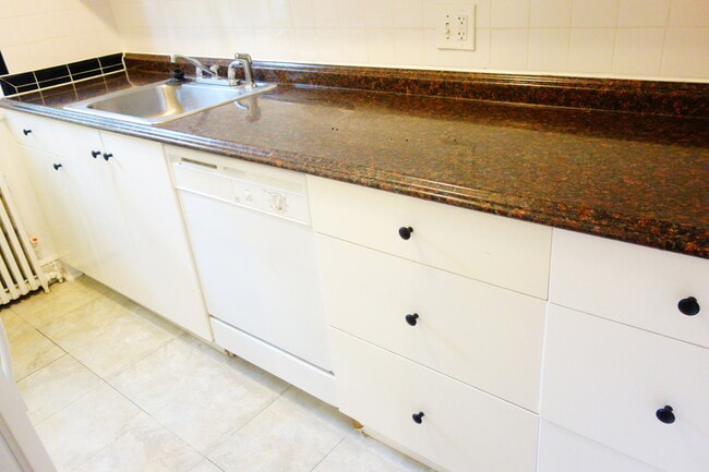 Building Photo - 8409 Greenwood Ave