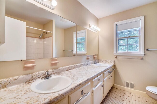 Building Photo - 11200 Powder Horn Dr